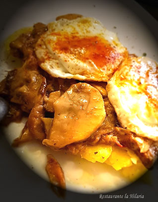 huevos fritos con boletus Restaurante La Hilaria