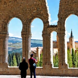 Turistas en Segovia (IA)